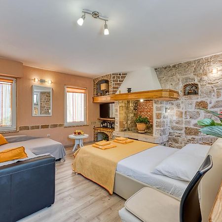 Studio Tommy Ровинь Экстерьер фото